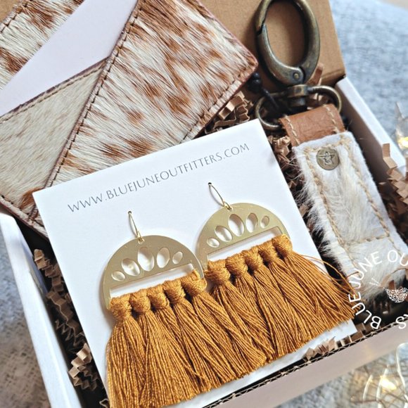 Western Boho Gift Set | Fringe Earrings, Hair On Leather Keychain & Card Holder - Picture 4 of 4